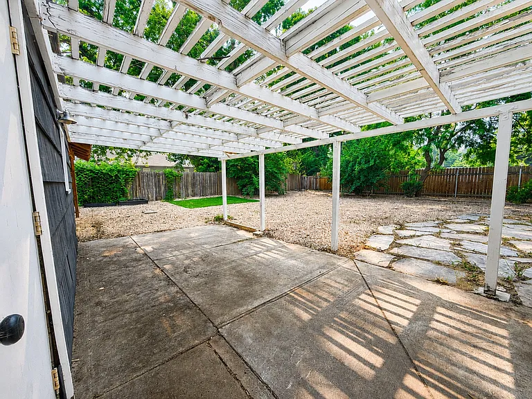 1414 S Hervey St — Photo 17
