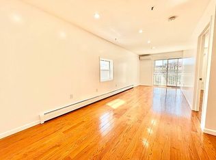 25-20 32nd St #3, Astoria, NY 11102