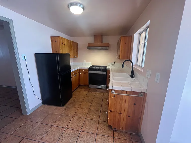 728 Glenoaks Blvd — Photo 1