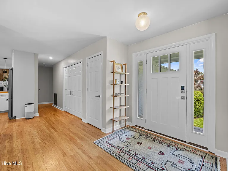 202 Windemere Rd — Photo 24