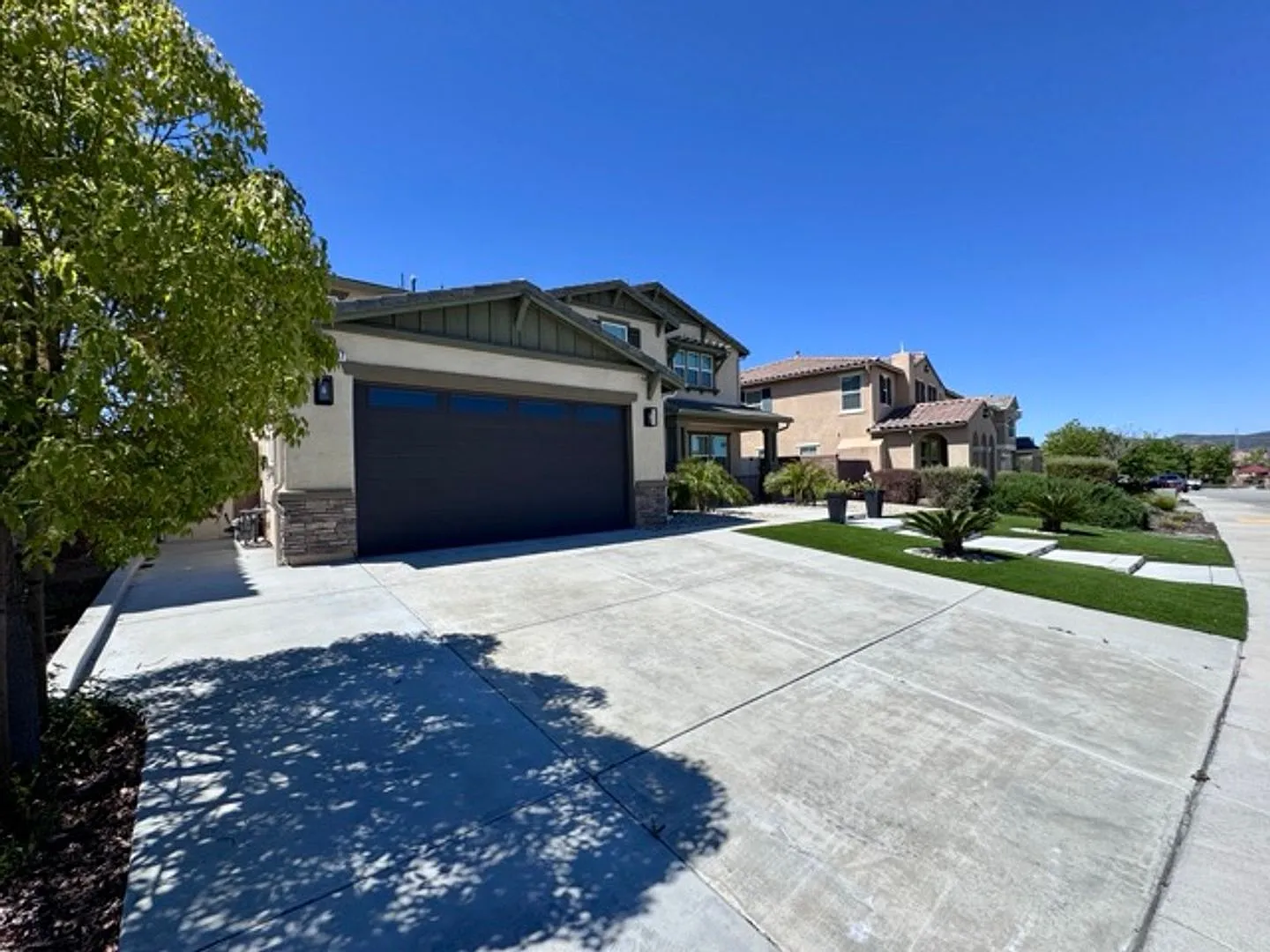 Stunning 5 Bedroom Mahogany Hills home for LEASE with a Backyard Pool & Jacuzzi! — Photo 2