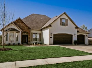 2463 Riverwater Ln, Fayetteville, AR 72703