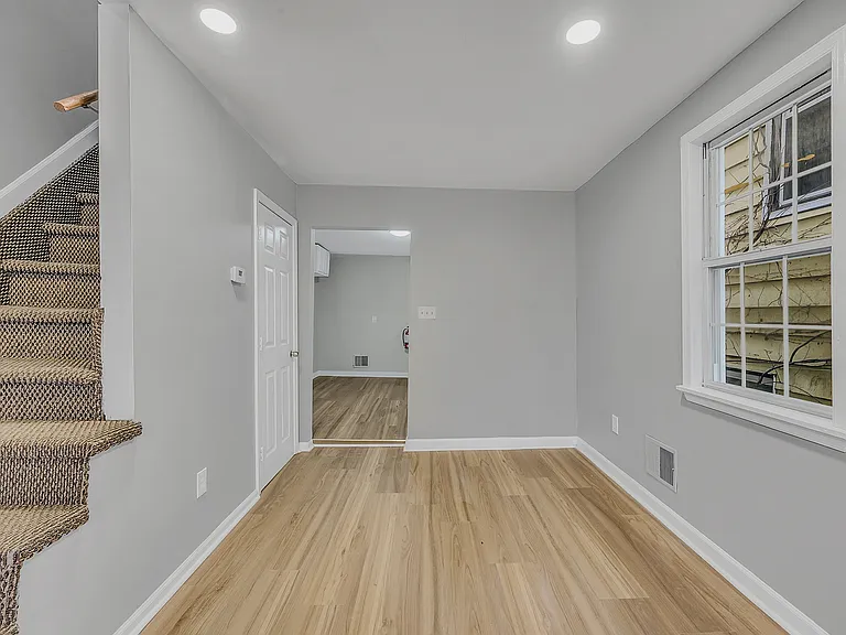 1009 W Lackawanna Ave #2 — Photo 4