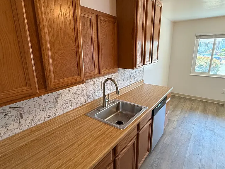 41320 Beatrice St — Photo 9