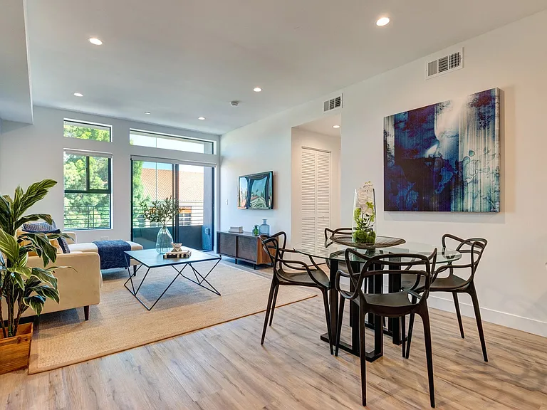 338 N Mariposa Ave — Photo 28