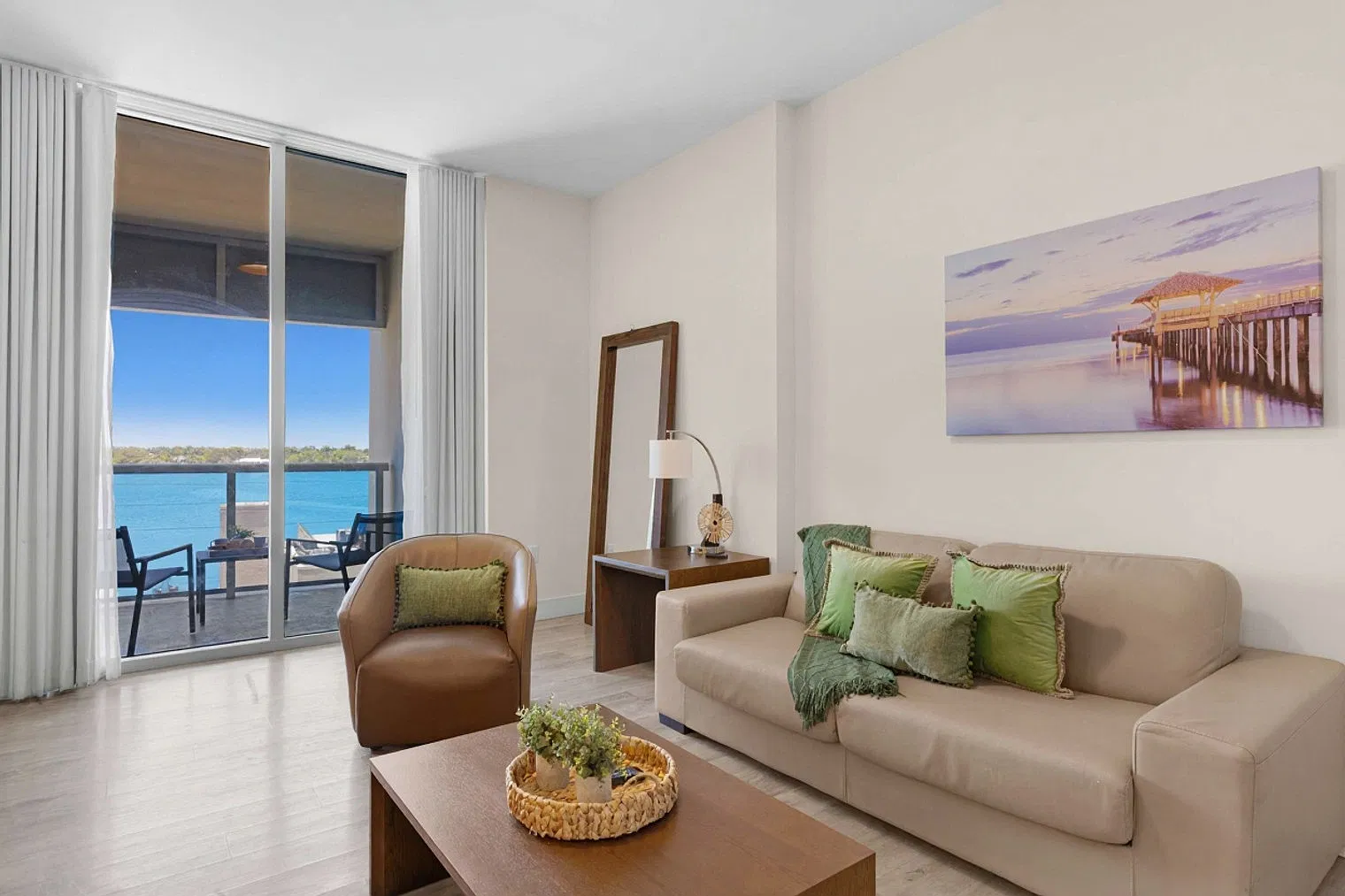 2 bed, 2.0 bath, 990 sqft, $7,174 — Photo 2
