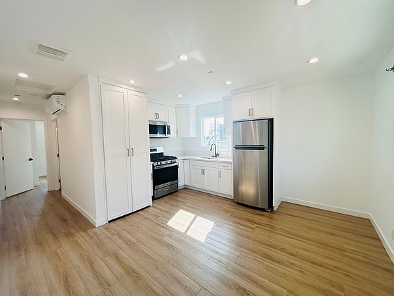 3rd image of 10914 Columbus Ave #4