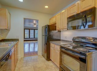 416 Chamberlain Ave APT A, Madison, WI 53726