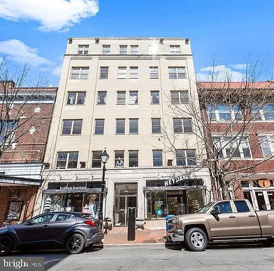 815 King St #4E