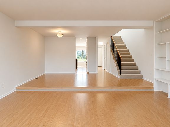 4th image of 31 Sandpiper Cir