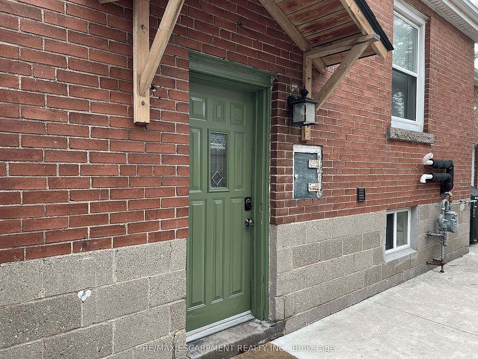 1st image of 4 Sunning Hill Ave