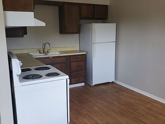 4th image of 636 W 63rd St #5