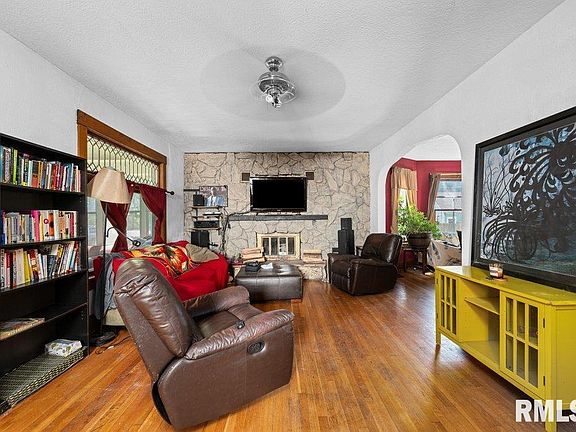 5th image of 212 E Denison Ave