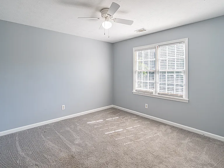 1321 Yorktown Cir — Photo 11