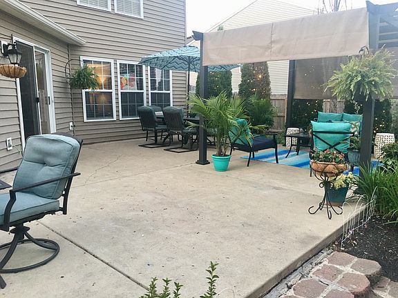 3rd image of 467 Parkview Dr