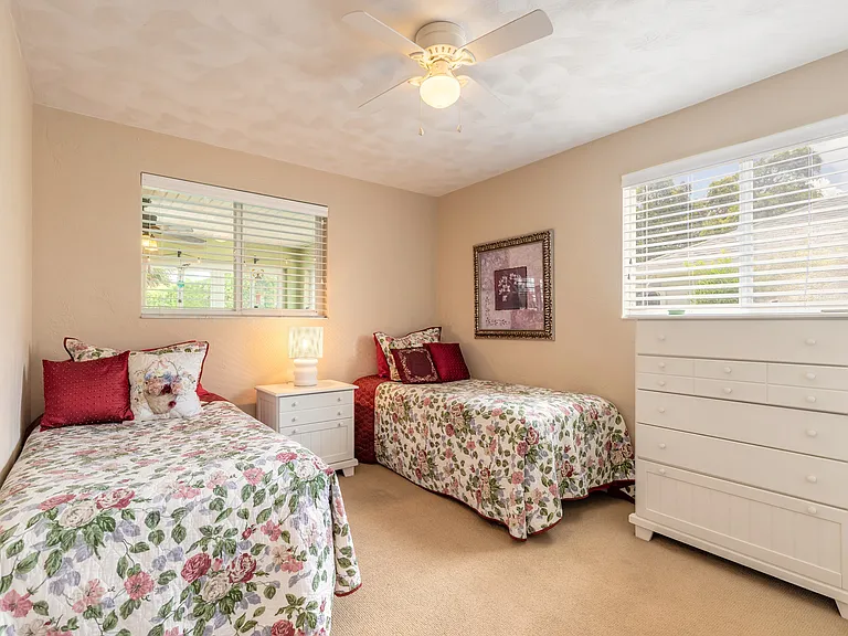 2679 John Anderson Dr — Photo 16