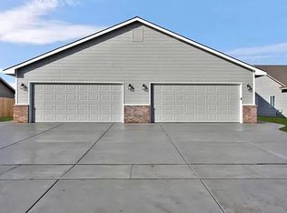 4875 N Hillside Ct, Wichita, KS 67219