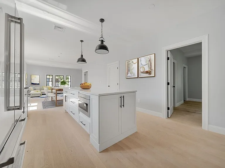 82 Rossmore Rd #2 — Photo 11