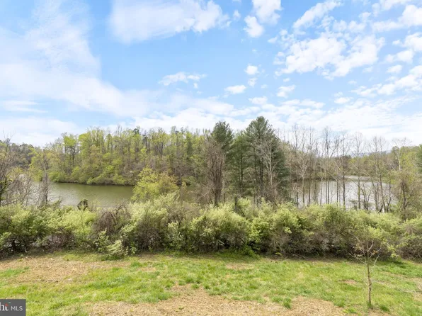 Lakeside Dr, Charlottesville, VA 22901