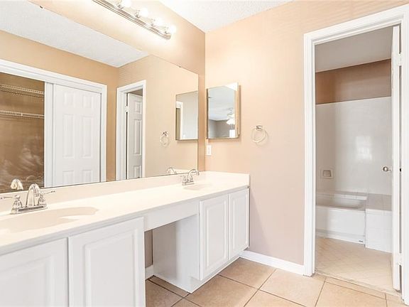 4th image of 102 Honeywood Dr