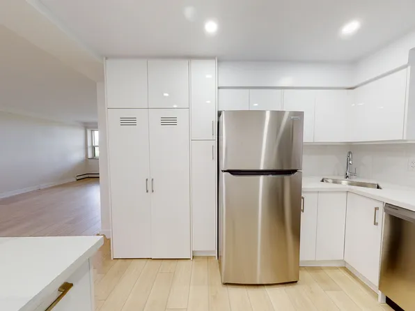 3 East 37th, 3 E 37th St, Hamilton, ON L8V 4A7