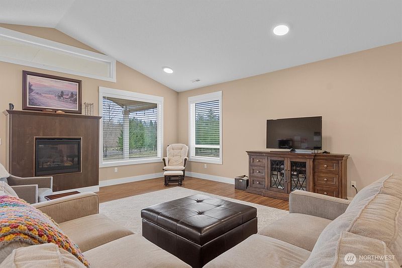 4th image of 524 Cornell Road