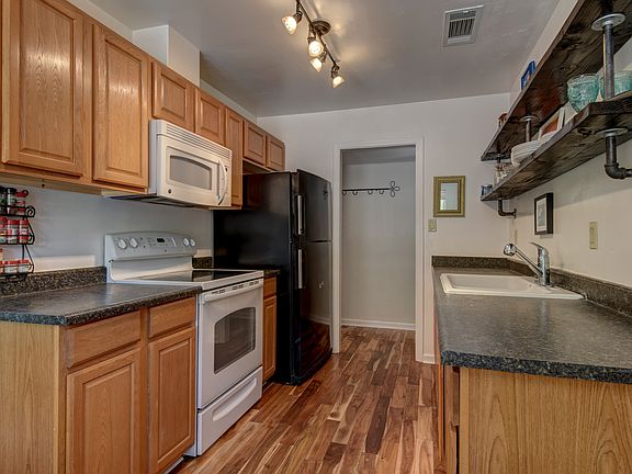 3rd image of 6625 Chastain St