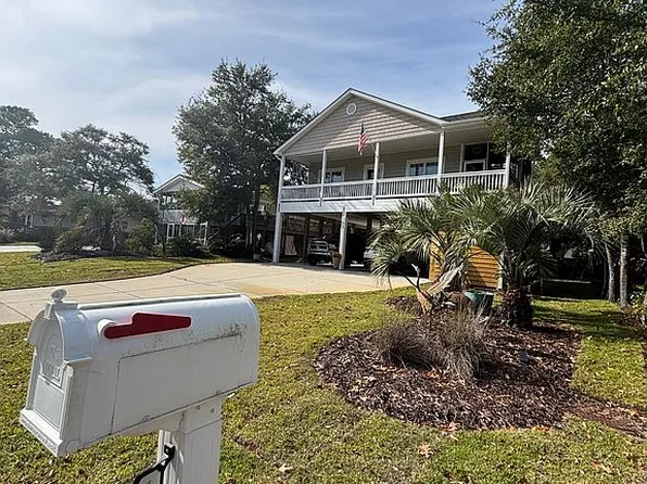 103 NE 22nd St, Oak Island, NC 28465