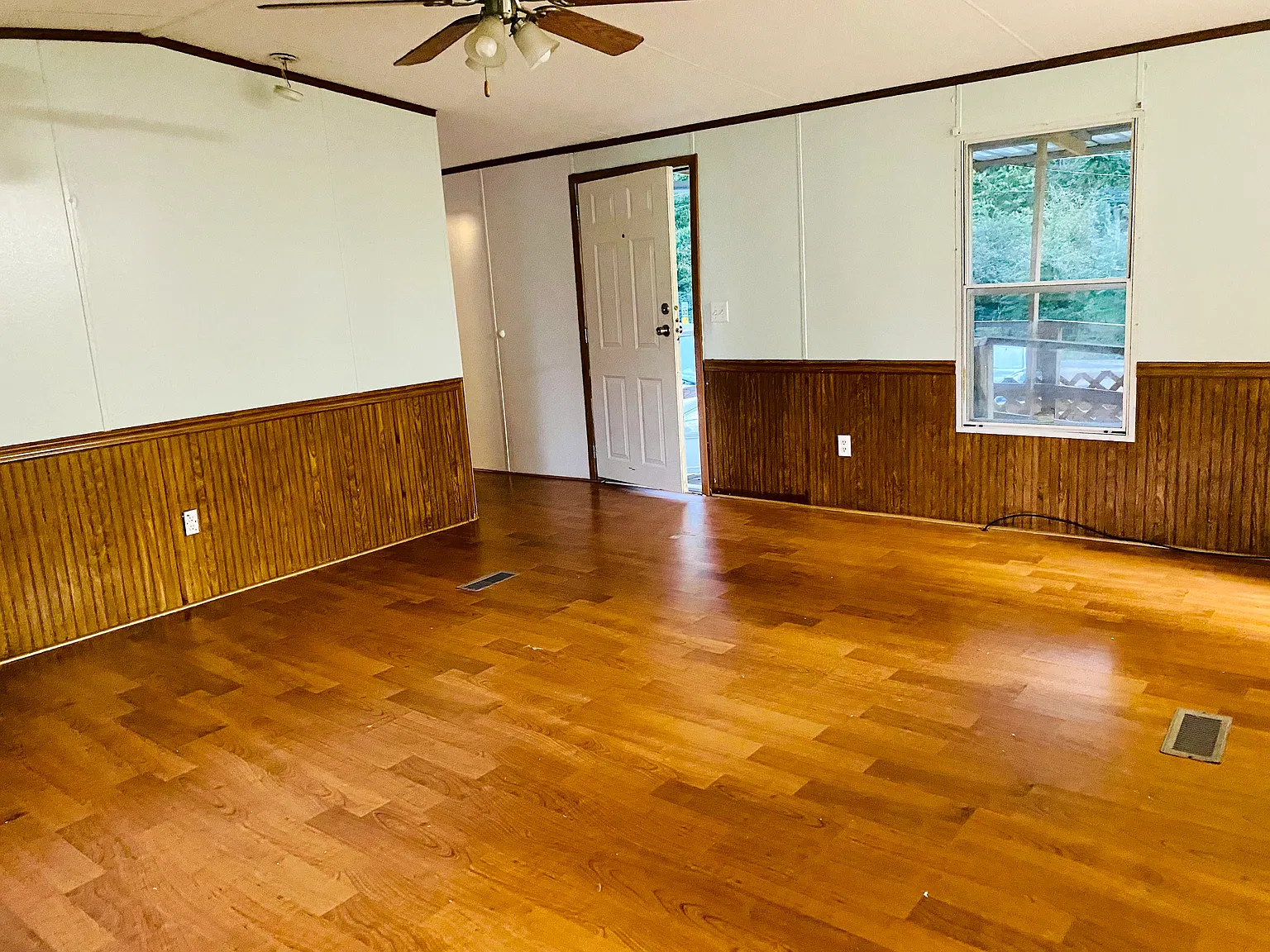 360 Carol Dr — Photo 3