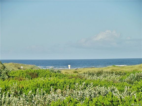 4th image of 479 Sand Dune Ave SE