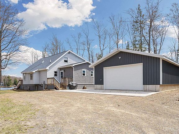 3rd image of 26173 Tamarack St