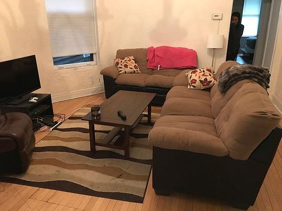 5th image of 847 W Newport Ave #1