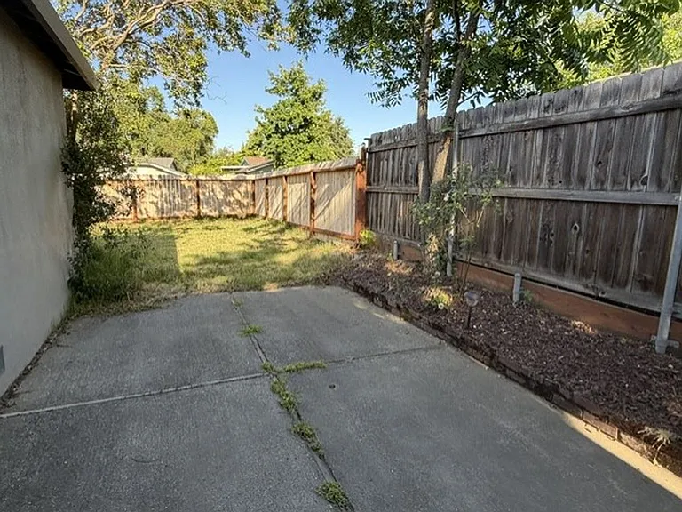 6820 Lincoln Oaks Dr — Photo 12