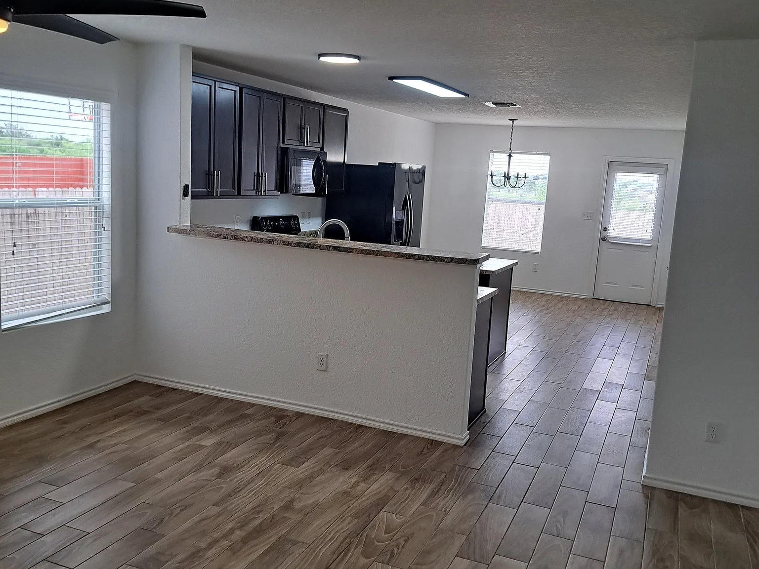 3 bed, 1528 sqft, $1,599 — Photo 2