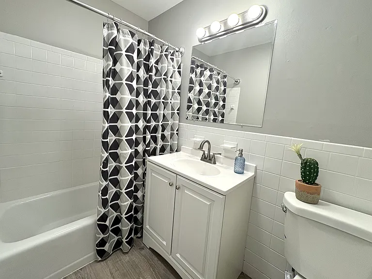 Lynn Apartments — Photo 6