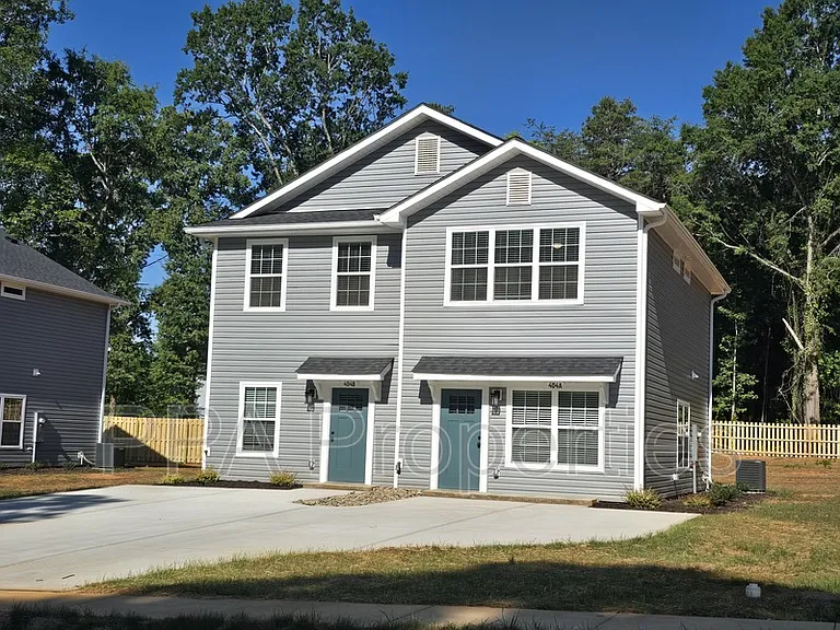 402 Giles St — Photo 36