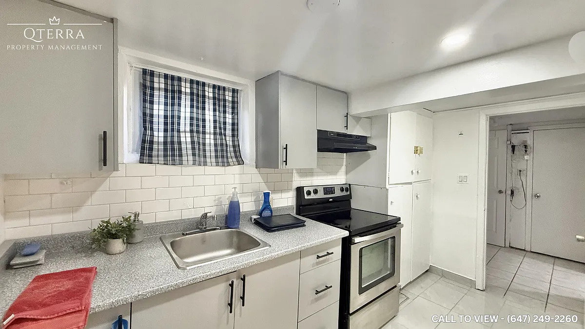 Building Photo - 16 Burrard Rd #2