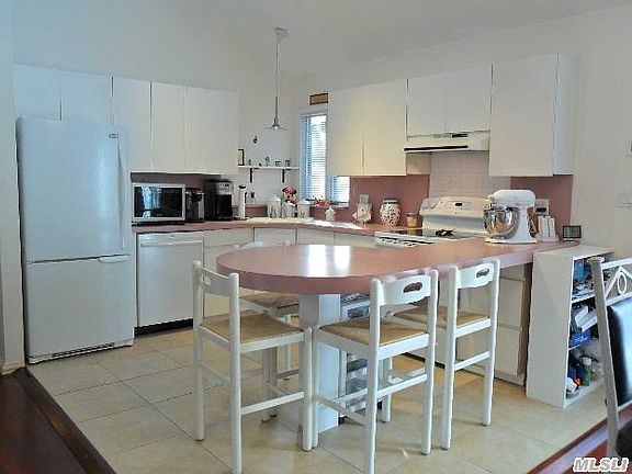 3rd image of 22 Bliss St