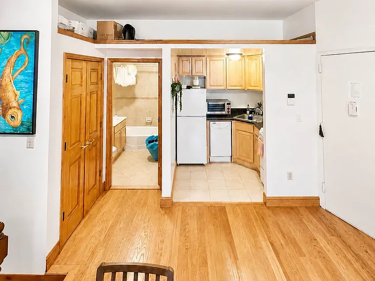 318 W 105th St #1A — Photo 8