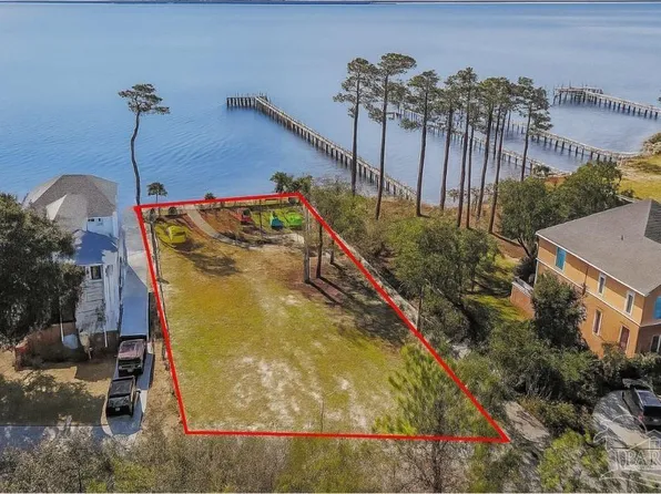 7376 Mulberry Ln, Navarre, FL 32566