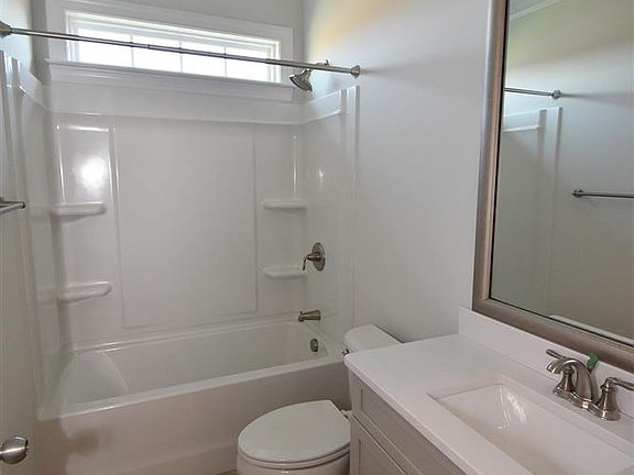 Second full bath between bedrooms 2 3