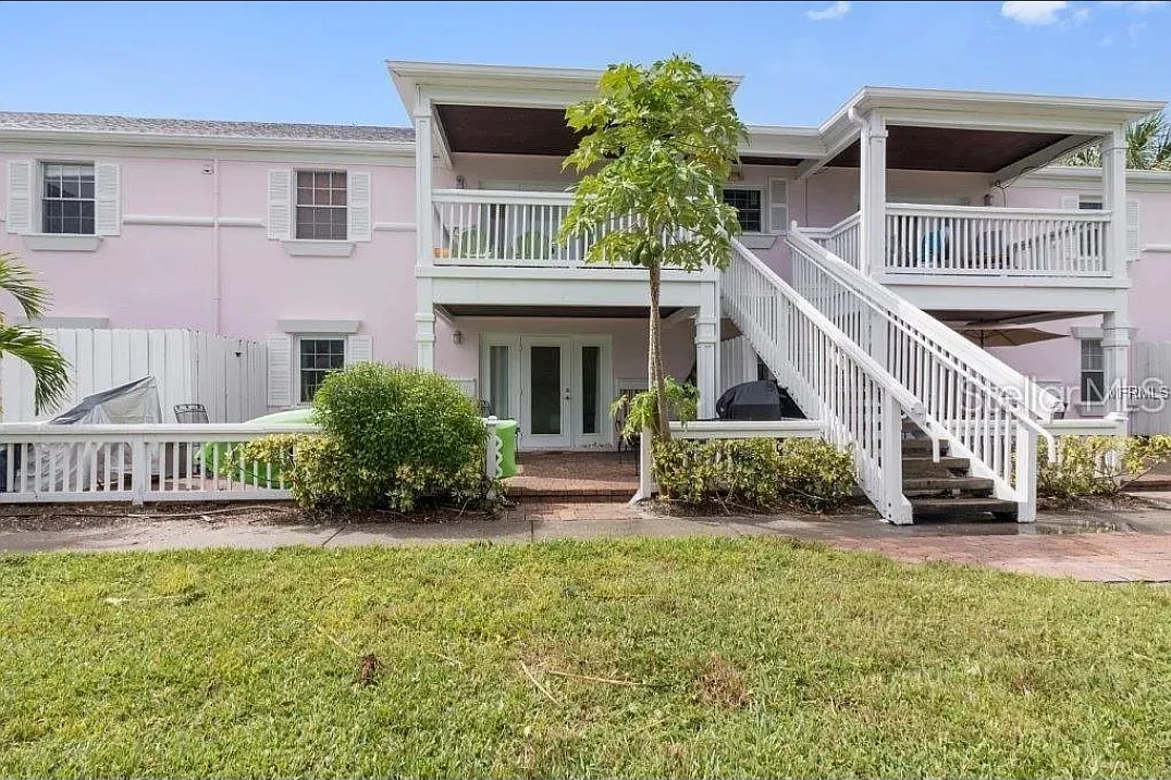 213 Seahorse Dr SE — Photo 3