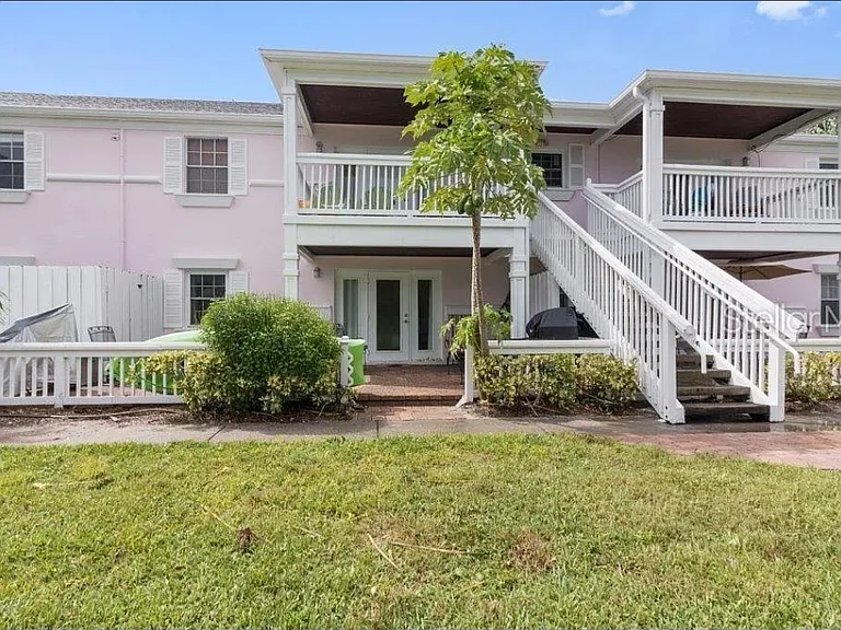 213 Seahorse Dr SE #D — Photo 3