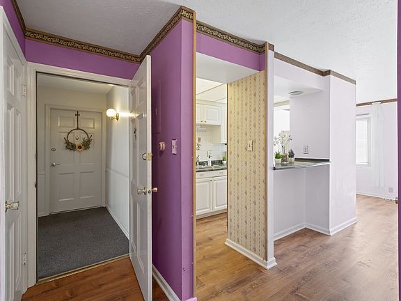2nd image of 1151 Canterbury Ct APT A