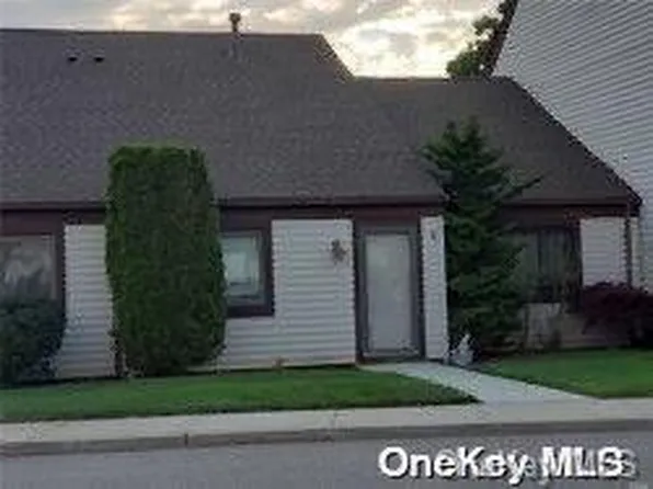 9 Monet Court #1, Middle Island, NY 11953