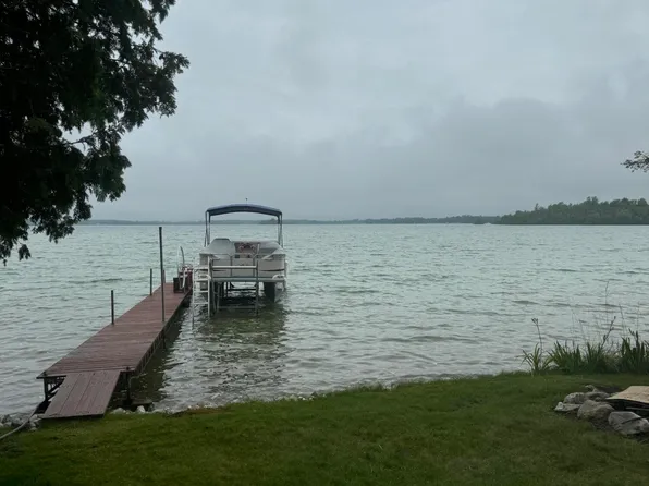 14682 Lakeside Dr, Presque Isle, MI 49777