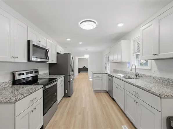 3249 Deer Park Dr, Virginia Beach, VA 23452