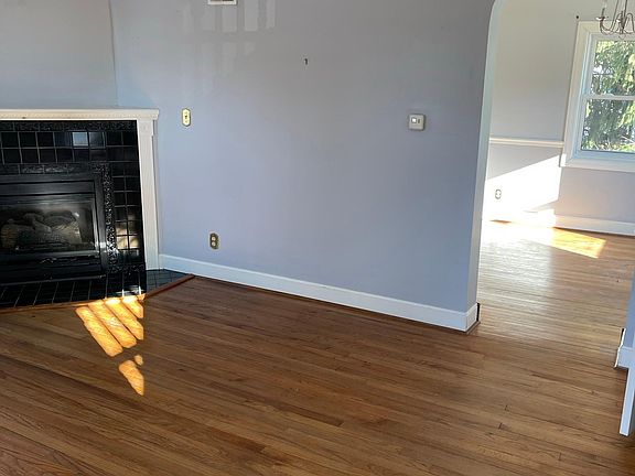 3rd image of 431 Mill St
