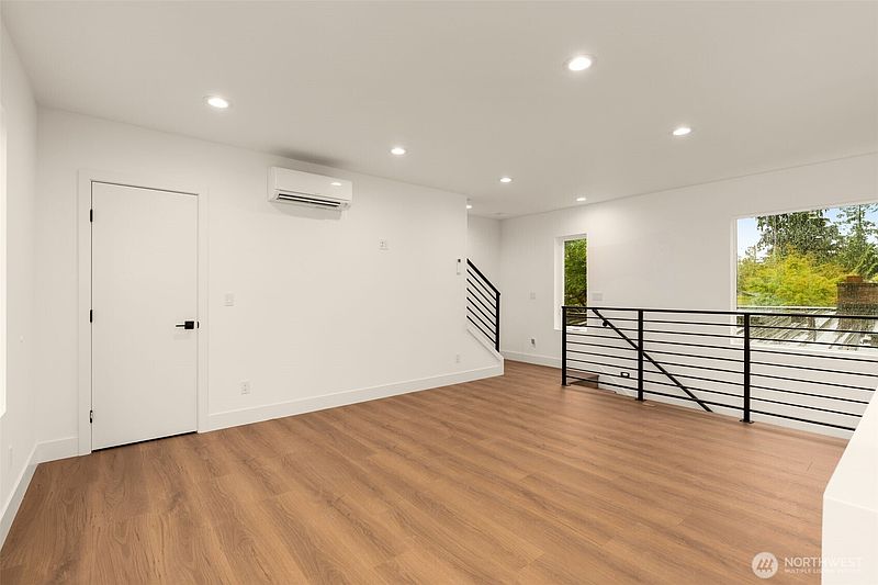 5th image of 9215 12th Avenue NE #B