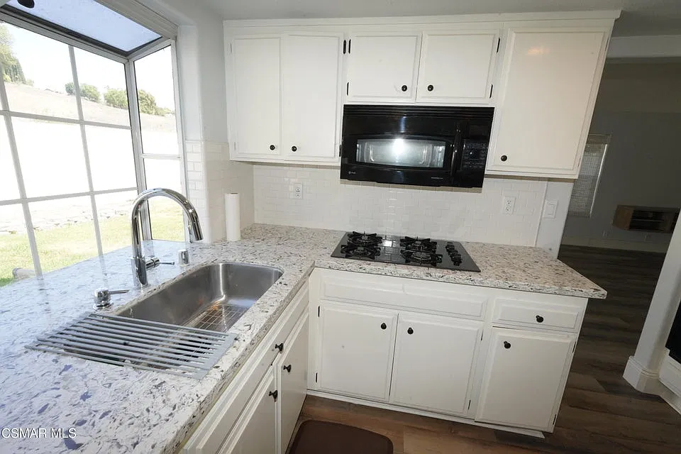 5 bed, 2631 sqft, $4,450 — Photo 4